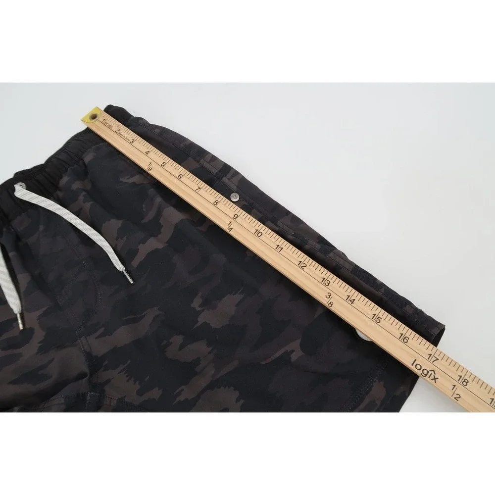 Vuori Kore Shorts Men's Small Camo 7.5